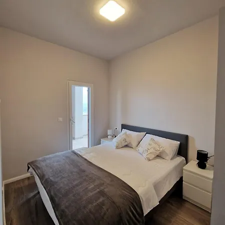 Daire Floris Trogir